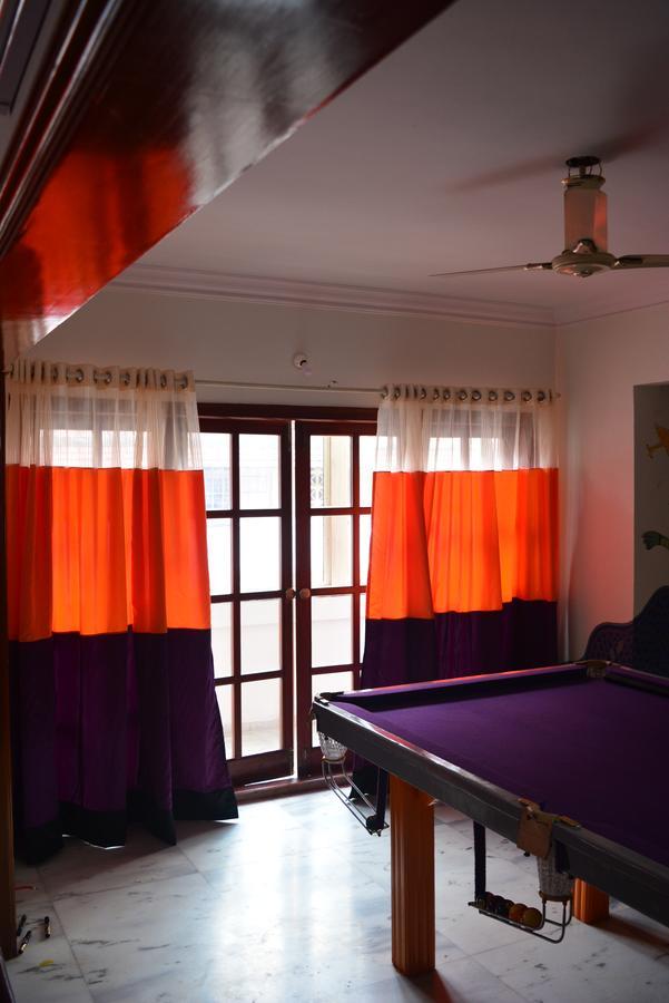 Social Rehab Downtown Hostel Bangalore Bagian luar foto