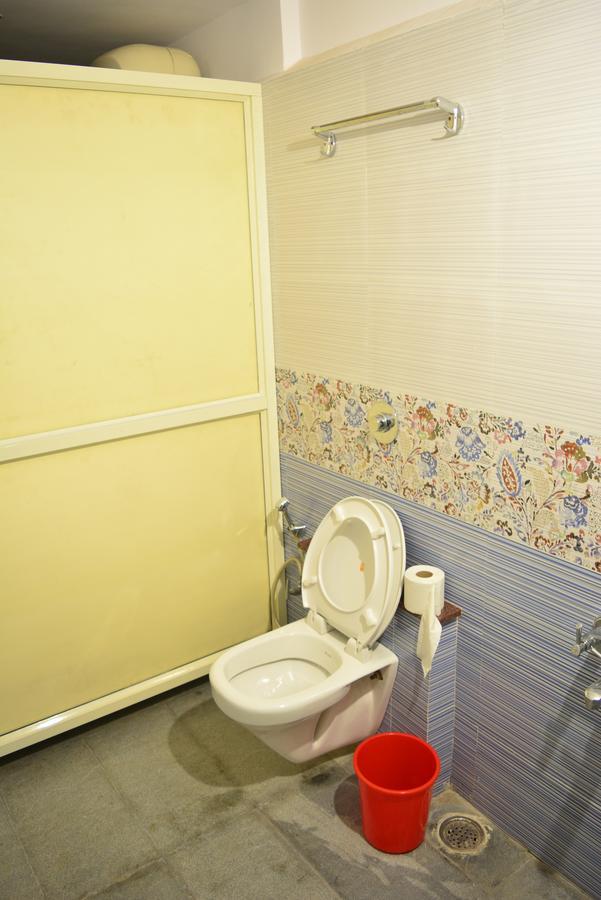 Social Rehab Downtown Hostel Bangalore Bagian luar foto