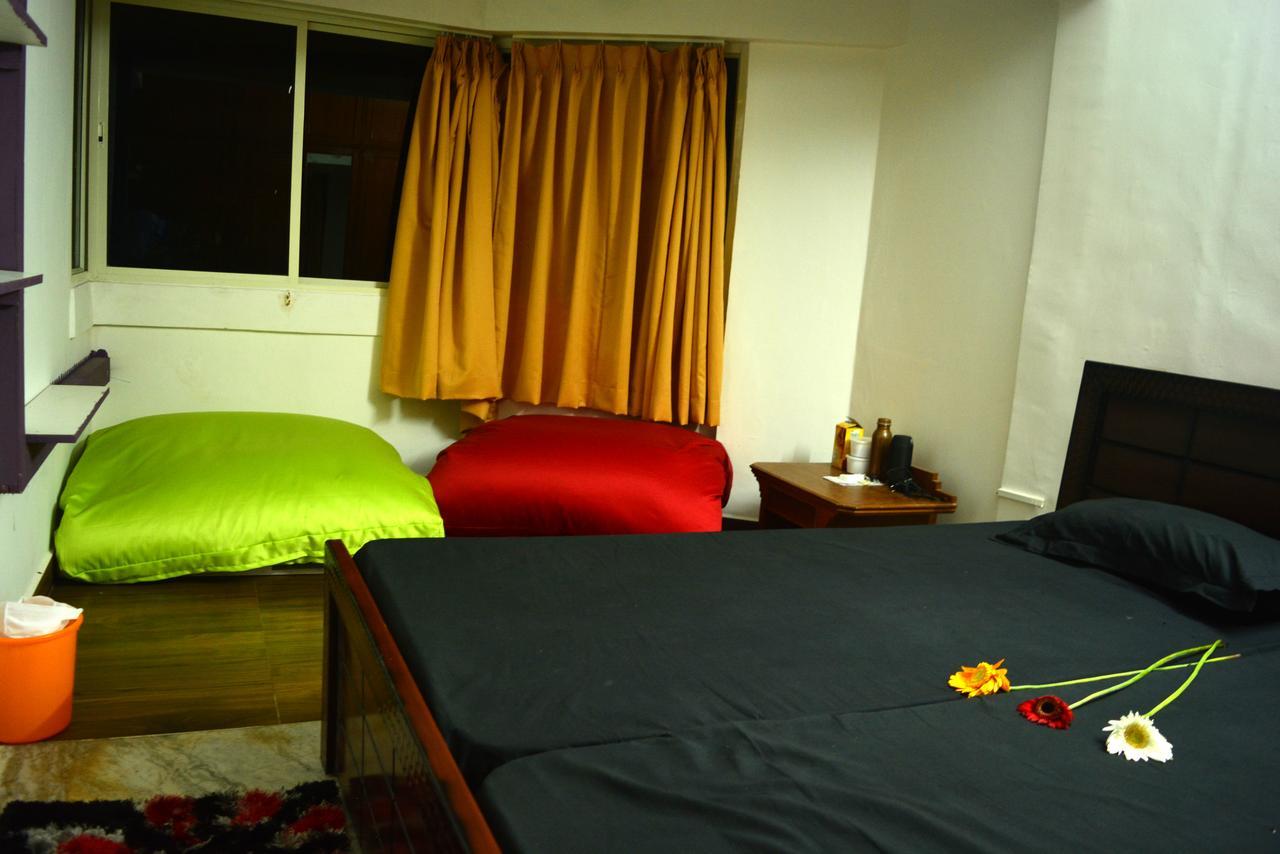 Social Rehab Downtown Hostel Bangalore Bagian luar foto