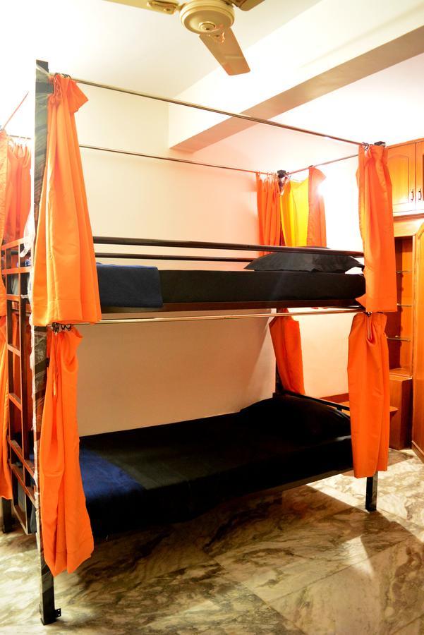 Social Rehab Downtown Hostel Bangalore Bagian luar foto
