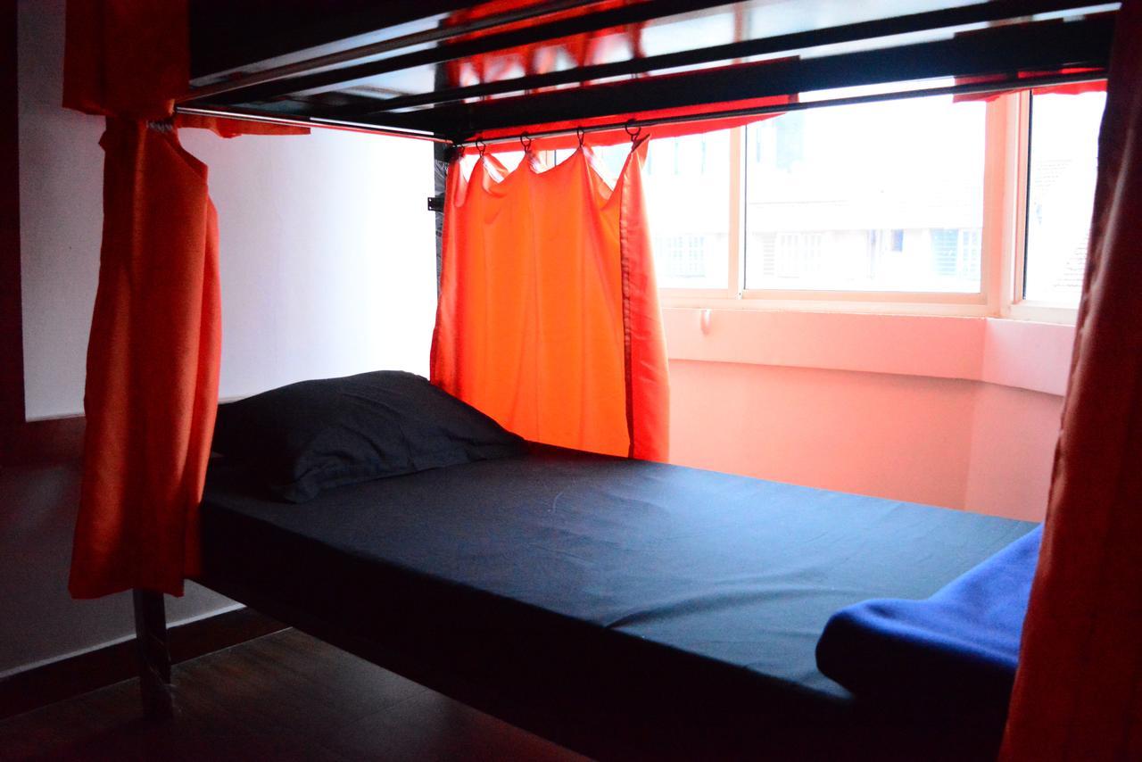Social Rehab Downtown Hostel Bangalore Bagian luar foto