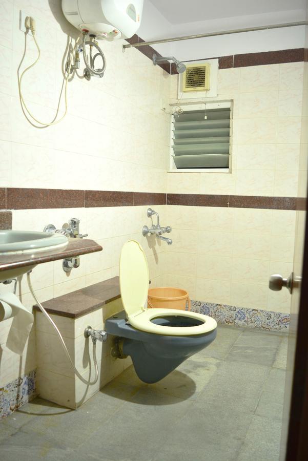 Social Rehab Downtown Hostel Bangalore Bagian luar foto