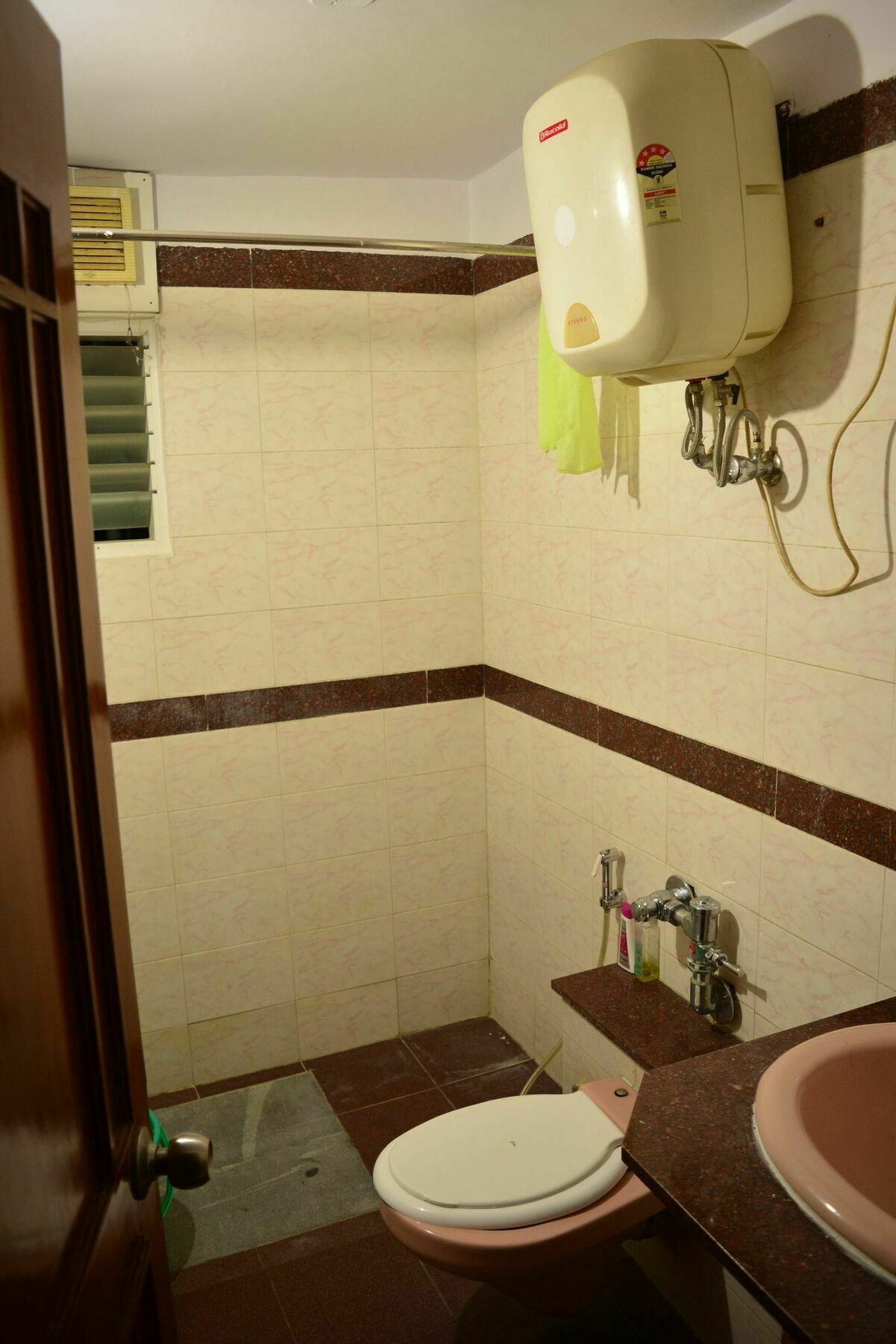 Social Rehab Downtown Hostel Bangalore Bagian luar foto