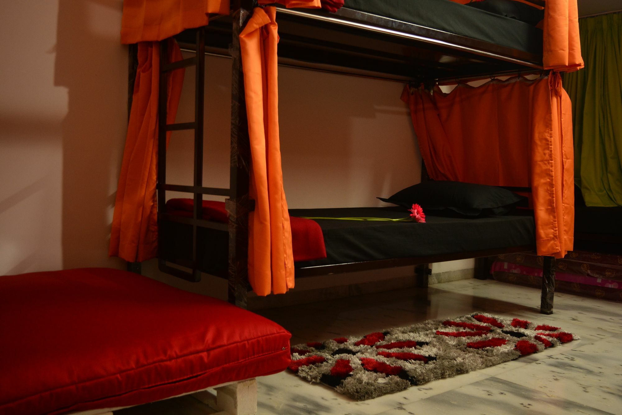 Social Rehab Downtown Hostel Bangalore Bagian luar foto