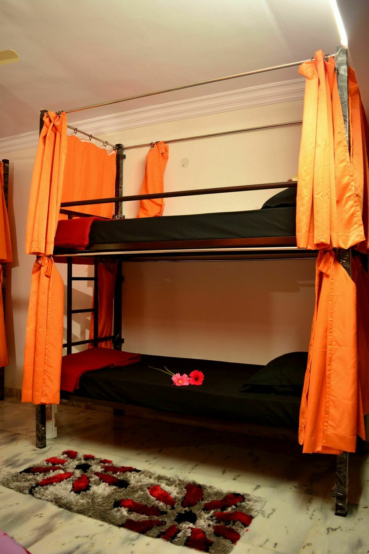 Social Rehab Downtown Hostel Bangalore Bagian luar foto
