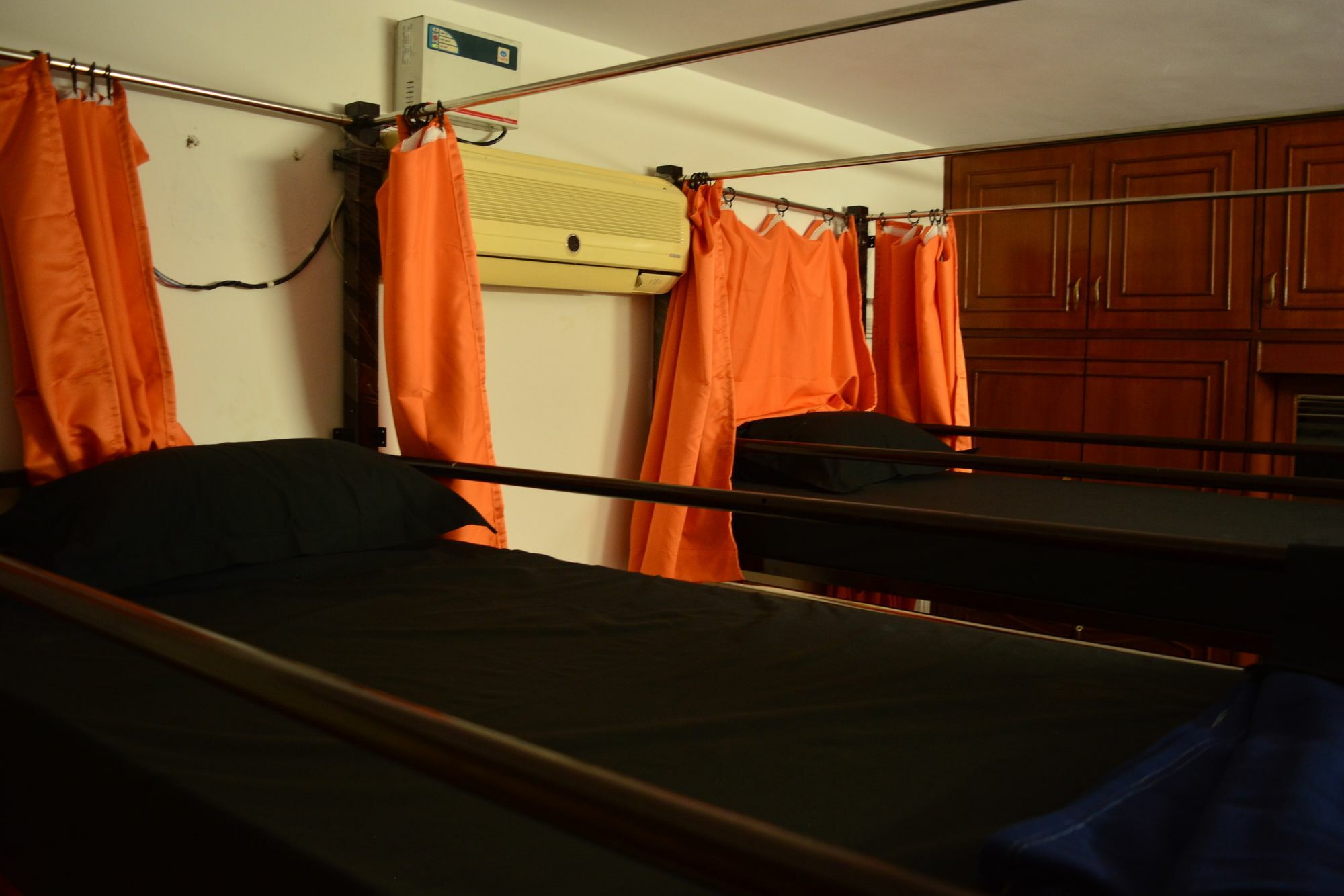 Social Rehab Downtown Hostel Bangalore Bagian luar foto